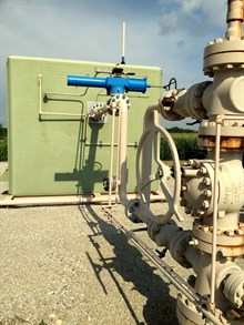 Injection well piping and automated valve